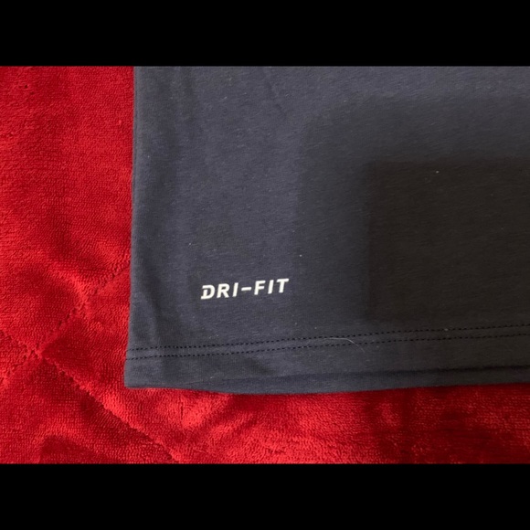 Nike Tee - Picture 2 of 5